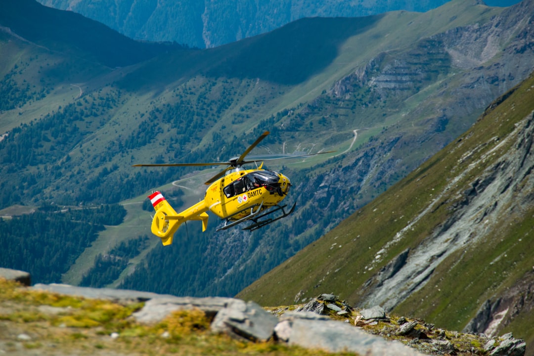 découvrez notre service de rescue, dédié à vous aider en cas d'urgence. que ce soit pour une assistance routière, un secours en montagne ou une intervention rapide, notre équipe de professionnels est prête à intervenir à tout moment pour assurer votre sécurité et tranquillité d'esprit.