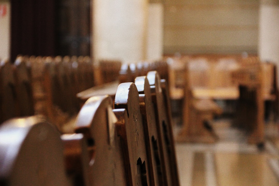 découvrez l'histoire, l'architecture et la signification des synagogues à travers le monde. explorez les différentes traditions et pratiques juives au sein de ces lieux de culte, et apprenez comment ils jouent un rôle central dans la vie communautaire et spirituelle des fidèles.