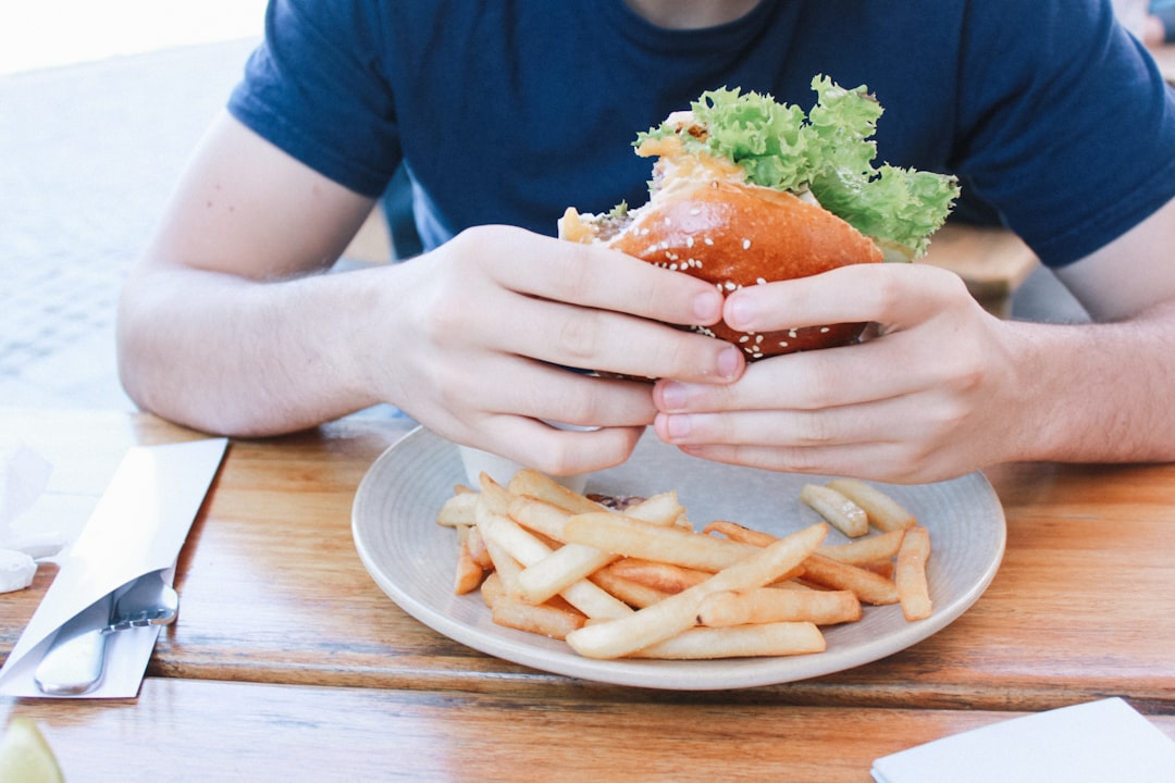 participez au fries championship, un événement culinaire où les meilleures frites du monde s'affrontent ! dégustez des créations uniques, vibrez avec des compétitions passionnantes et découvrez les secrets des chefs spécialisés. un rendez-vous incontournable pour tous les amoureux de frites !