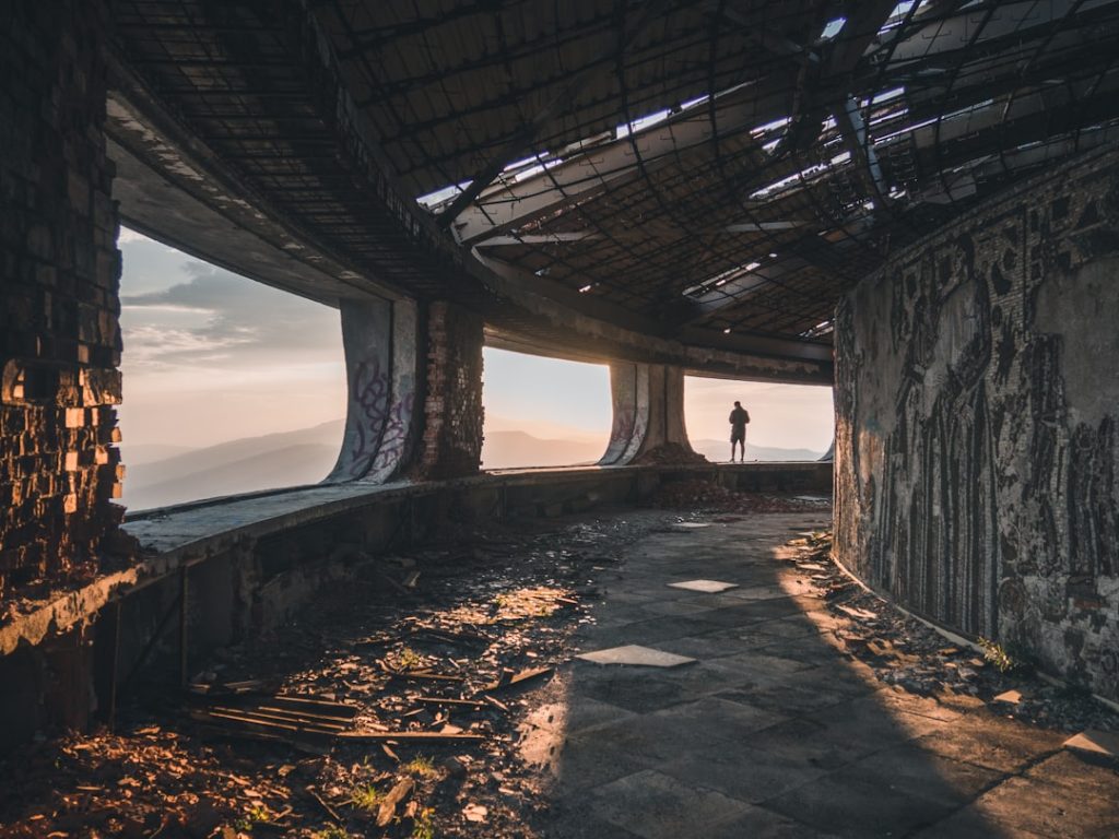 découvrez l'univers fascinant des lieux abandonnés à travers des récits captivants, des images mystérieuses et des explorations de sites oubliés par le temps. plongez dans une atmosphère intrigante et laissez-vous emporter par l'histoire de chaque endroit.